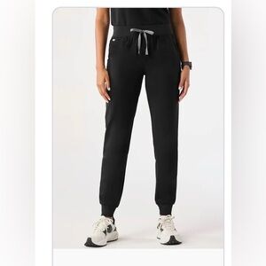 FIGS black Zamora jogger scrub pants 
Small